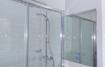 Bed and Breakfast Carmarthenshire Pencader School House Bedroom 1 Bathroom